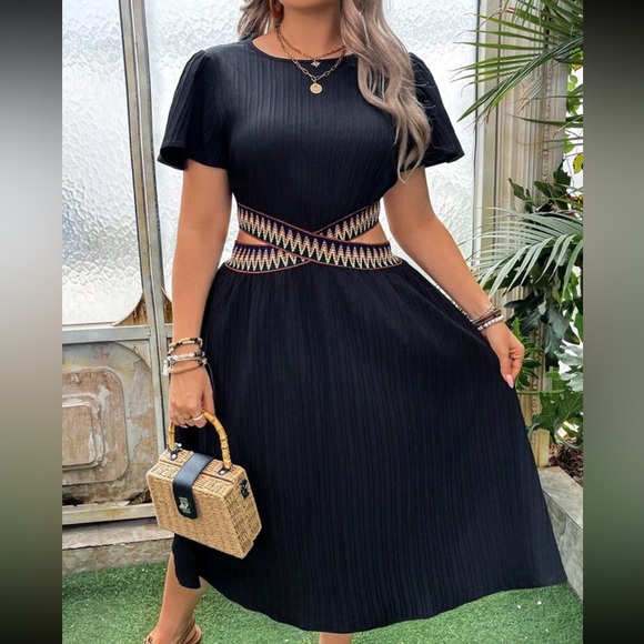 Boho Plus Size Cut Out Waist Short Sleeve Dress Black - Picture 2 of 3